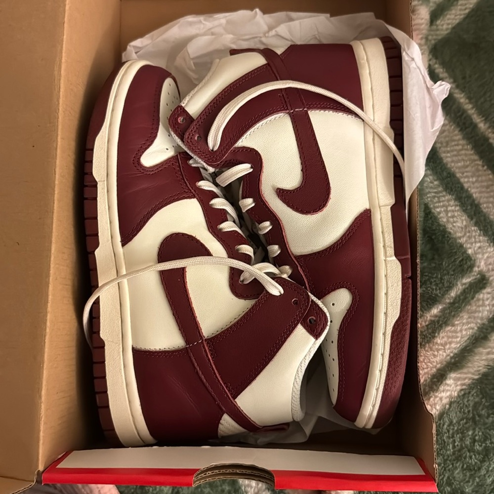 Nike women’s dunk high maroon sail used size 5.5 men’s 4